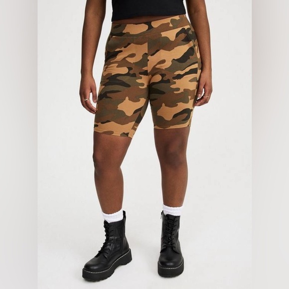 Torrid 9” Pocket Bike Shorts Camo Cadet - Picture 3 of 6